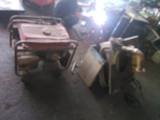 來自苗栗的蔣老闆，只要有工程就往哪工作。