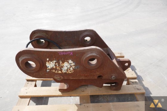 Caterpillar 312 Quick coupler