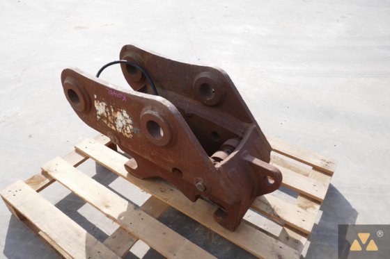 Caterpillar 312 Quick coupler