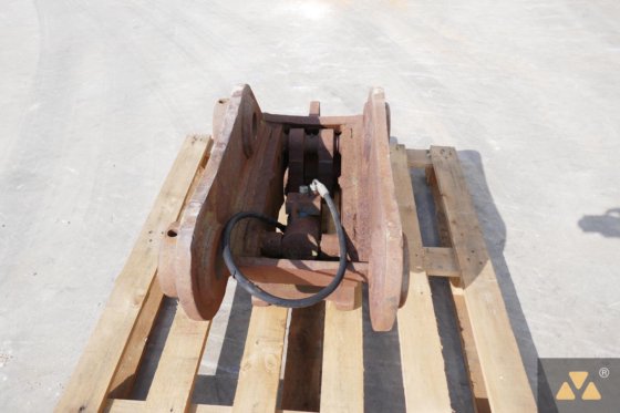 Caterpillar 312 Quick coupler