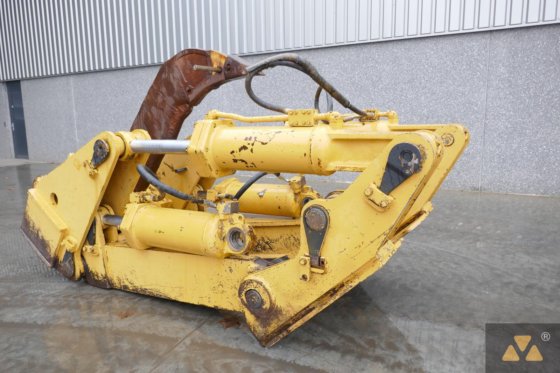 Caterpillar D9H Ripper in Deurne, North Brabant, Netherlands