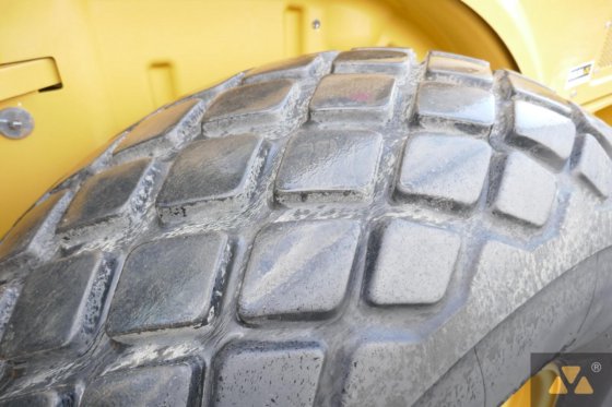 2018 Caterpillar CS64B