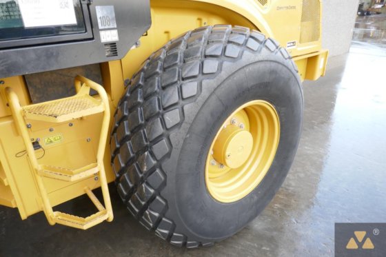 2018 Caterpillar CS64B
