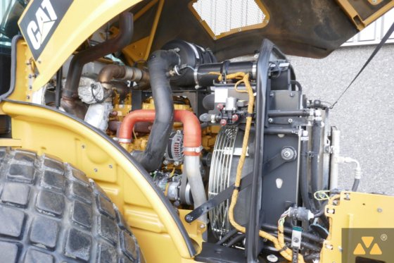2018 Caterpillar CS64B
