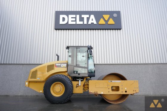 2018 Caterpillar CS64B