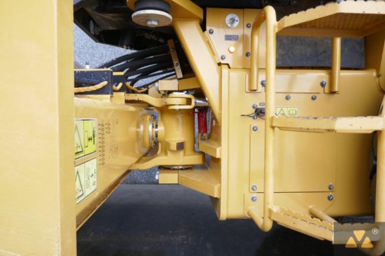 2018 Caterpillar CS64B