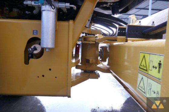 2018 Caterpillar CS64B