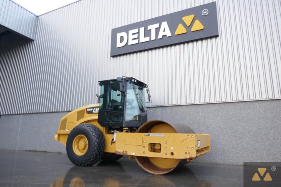 2018 Caterpillar CS64B