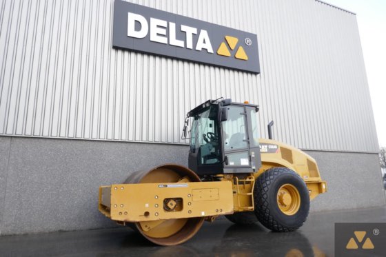2018 Caterpillar CS64B