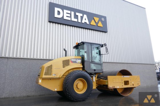 2018 Caterpillar CS64B