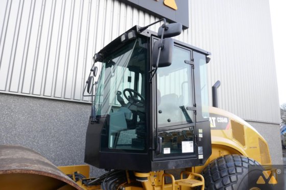 2018 Caterpillar CS64B