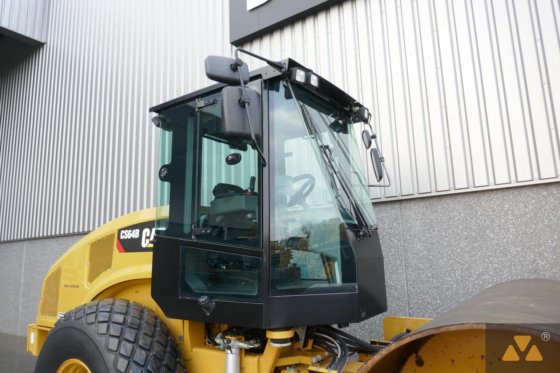 2018 Caterpillar CS64B