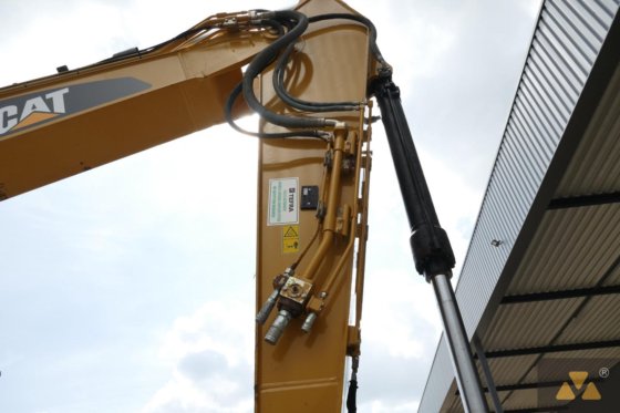 2017 Caterpillar 320FL