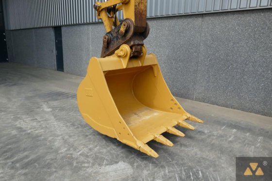 2017 Caterpillar 320FL