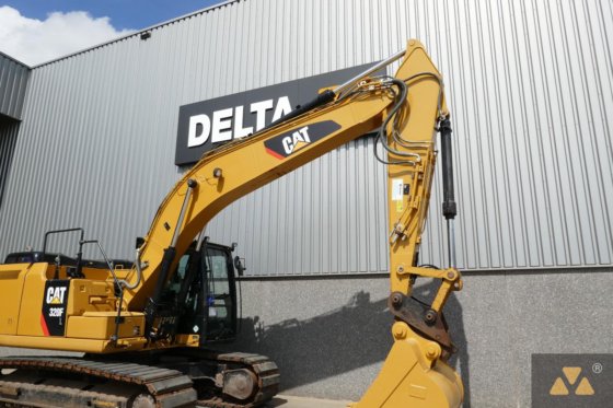 2017 Caterpillar 320FL