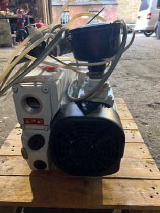 2018 レイボルト真空ポンプ