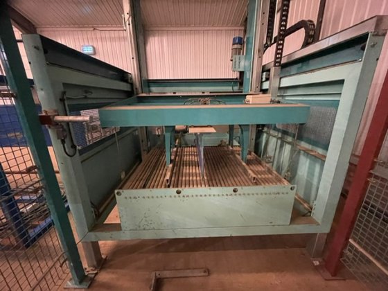 海斯自动托盘称量机和堆垛机