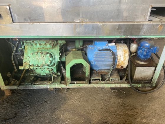 带压缩机的卧式板式冷冻机