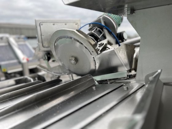 キュリオ C427 フィッシュ・ヘッディング・マシン