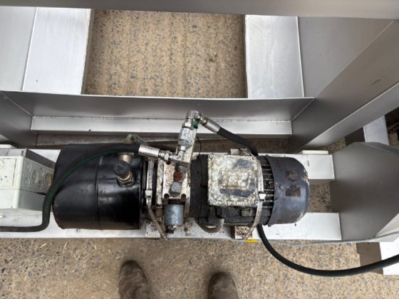 液压垃圾箱翻斗车