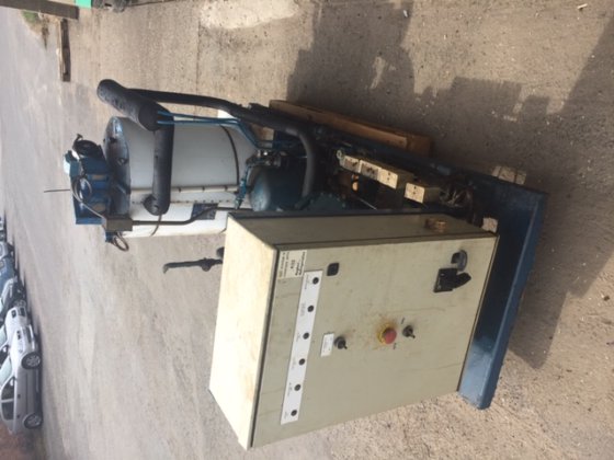 ジェネグラス社製フレークアイス・マシンF90