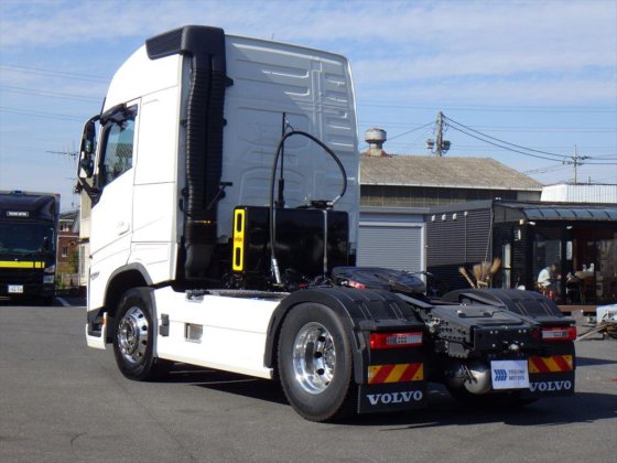 ボルボ 2PG-4S2TDA1