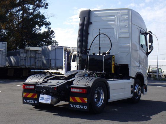 ボルボ 2PG-4S2TDA1