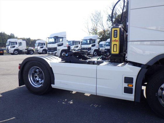 ボルボ 2PG-4S2TDA1