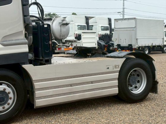 2016 UDトラックス　クオン QPG-GK5XAB