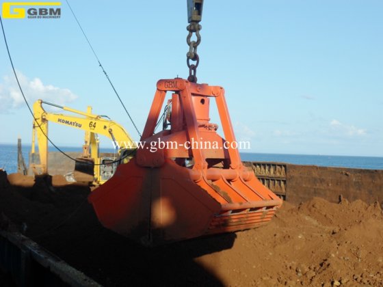 バルク貨物ハンドリング用電動油圧式クラムシェルグラブ