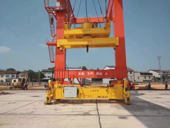 20インチ、40インチ伸縮式ロータリーコンテナスプレッダー