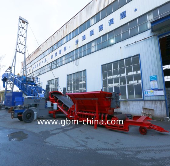 伸缩溜槽式800吨/小时皮带输送移动式装船机，用于采矿谷物