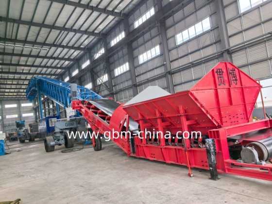 伸缩溜槽式800吨/小时皮带输送移动式装船机，用于采矿谷物