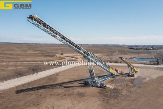 バルク貨物の取り扱いに適した伸縮式スティンガーコンベアシステム/テレスタッカー