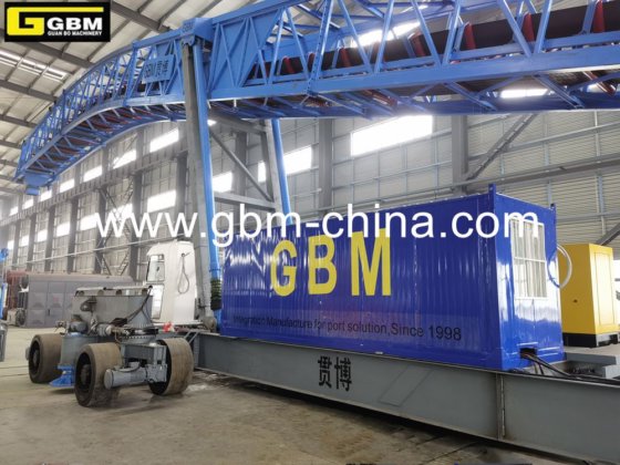 高效 Gbm 1300tph 固定臂式船舶装载系统，配备物料给料器