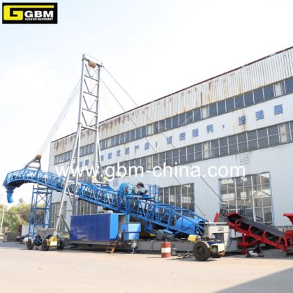 バルク貨物の取り扱いに適したフィーダー付きGBM固定ブームシップローダー