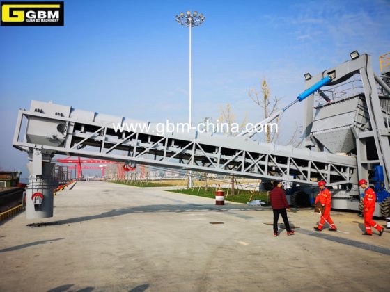 港湾でのバルク貨物の取り扱いに適したトラックアンローダーを備えたGbm 1200tphモバイルシップローダー
