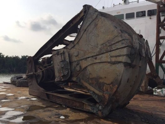 不同类型的疏浚抓斗