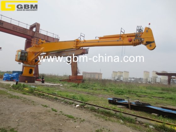 Grue à flèche télescopique GBM