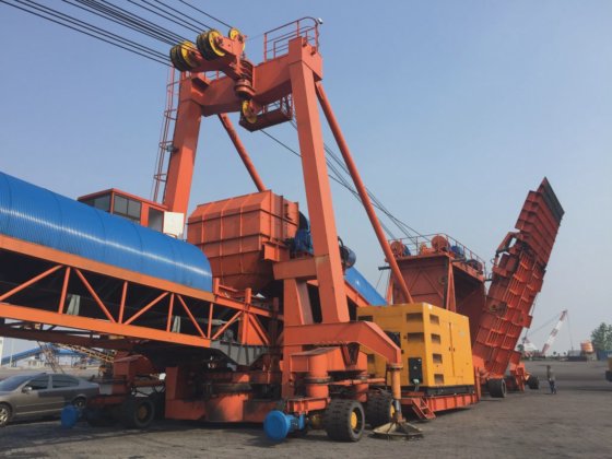 用于散货码头船舶装载的散装物料移动装船机