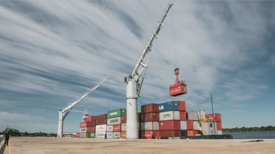 港湾ターミナル桟橋港湾クレーン