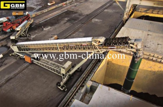 港湾で使用される資材フィーダー付きGbm 1500tphシップローダー