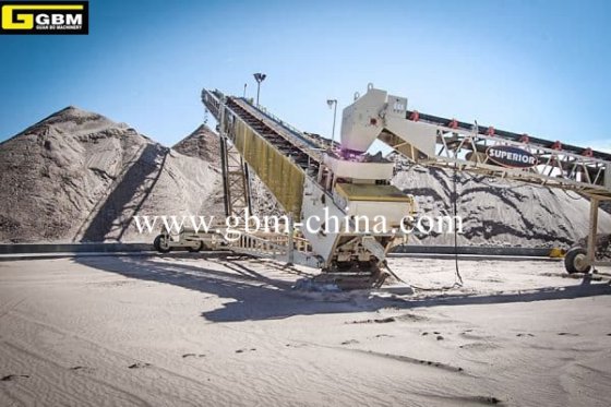 港湾で使用される資材フィーダー付きGbm 1500tphシップローダー