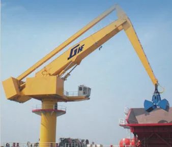 平衡自平衡式抓斗门式起重机，用于船舶装卸
