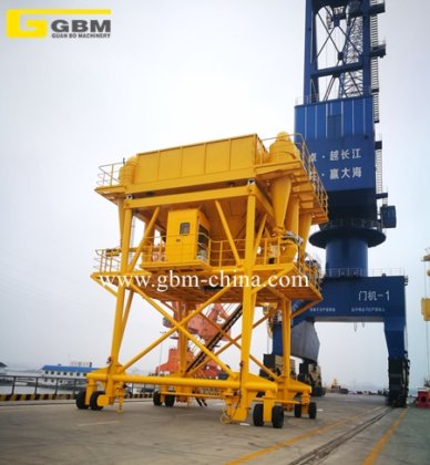 バルク貨物の取り扱いに使用する防塵ホッパー