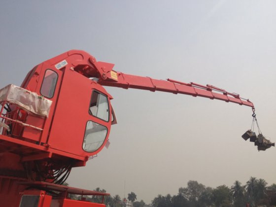 電動油圧式オフショアナックル伸縮ブーム船舶デッキクレーン