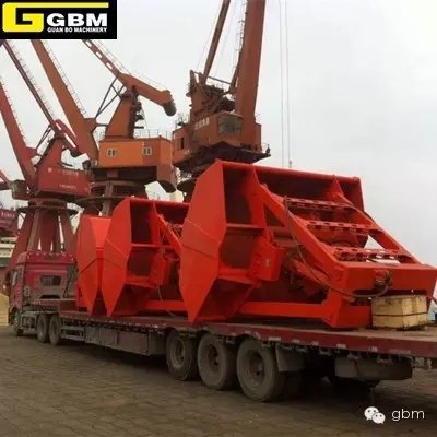 Grappin télécommandé pour charbon