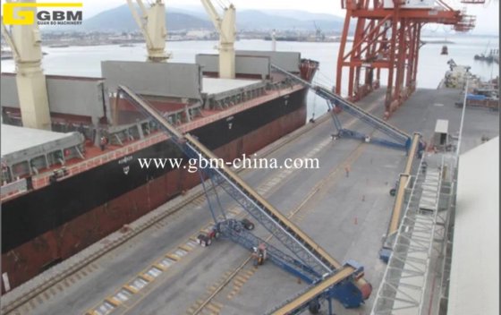 用于处理散装货物的移动式装船机输送系统