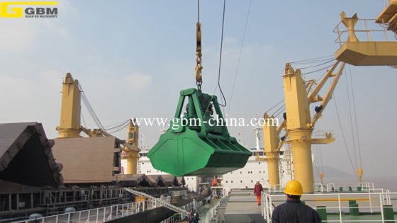 28吨电动液压抓斗在港口的应用