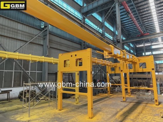 扱いやすい半自動伸縮式オーバーハイトフレームスプレッダー